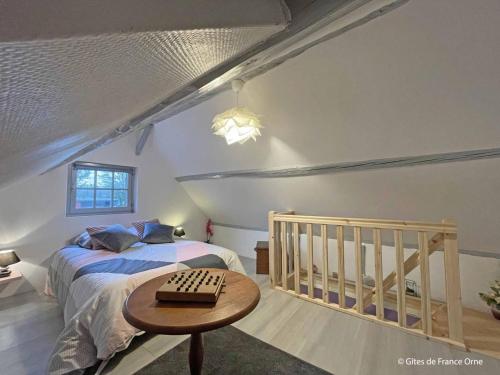 Photo de la galerie de l'établissement Grande maison de campagne avec studio, nature, confort et loisirs à 5 km, 4 chambres, jardin clos - FR-1-497-182, à La Gonfrière