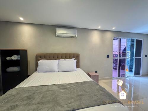 Ένα ή περισσότερα κρεβάτια σε δωμάτιο στο Apartamento com Vista nas alturas e Área de Lazer