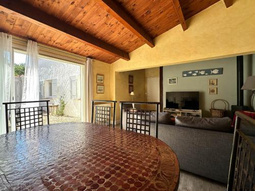 Villa 3 chambres à La Palmyre, 7 pers, WIFI, proche mer et commerces, jardin, parking - FR-1-705-63