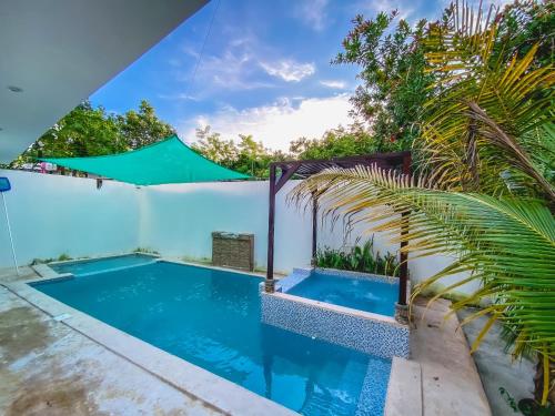 Hồ bơi trong/gần Planton House