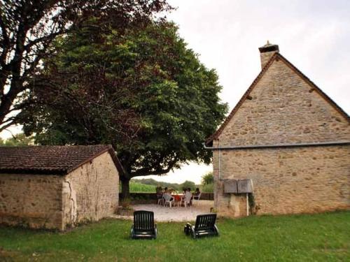 Imagen de la galería de Maison de campagne avec cheminée, terrasse et jardin près de Sarlat - FR-1-616-31, en Archignac