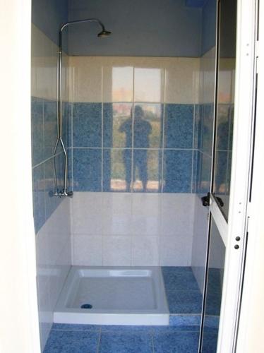 Bilik mandi di Marios Apartments