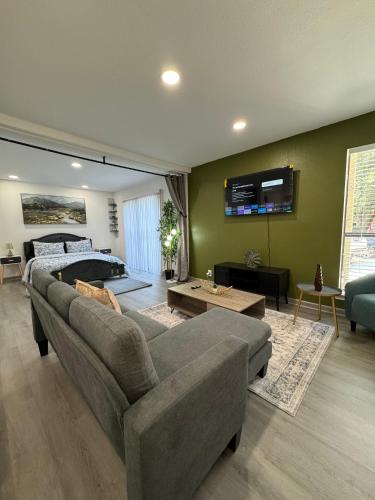 a living room with a couch and a bed at 2 STATE FAIR l DT Dallas l FIFA READY l 5 Min from Love Field in Dallas