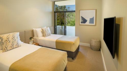 Postel nebo postele na pokoji v ubytování InterContinental Hayman Great Barrier Reef