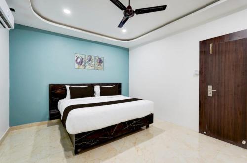 Una cama o camas en una habitación de Elite Vistara