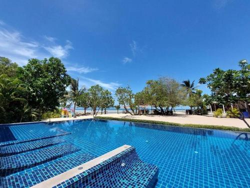 Bazén v ubytování Sabaii Bay Resort nebo v jeho okolí