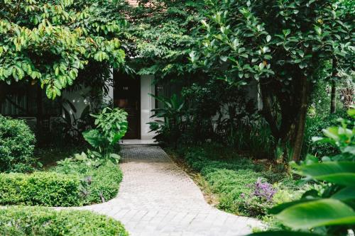 Lalita Tam Coc Resort & Spa — Garden view