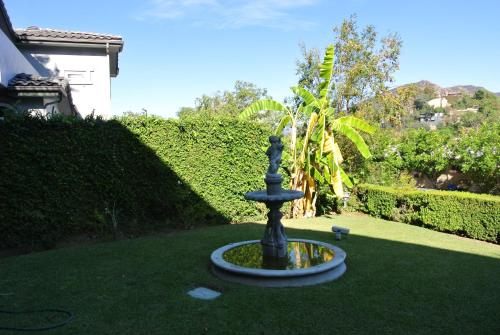 Gambar di galeri bagi Bed and Breakfast in Hollywood Hills di Los Angeles