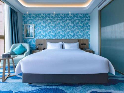 Ένα ή περισσότερα κρεβάτια σε δωμάτιο στο Emerald Bay Hotel