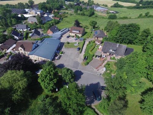 an aerial view of a house with a yard at Hotel Panorama in Wees