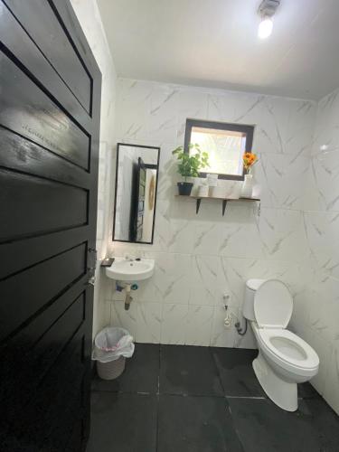 Ένα μπάνιο στο Tika House