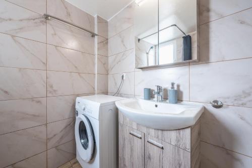 Ble Elia Flat for two in Athens