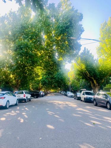 a street with cars parked on the side of the road at Cosy One Bedroom Apt Next to Park! in Melbourne