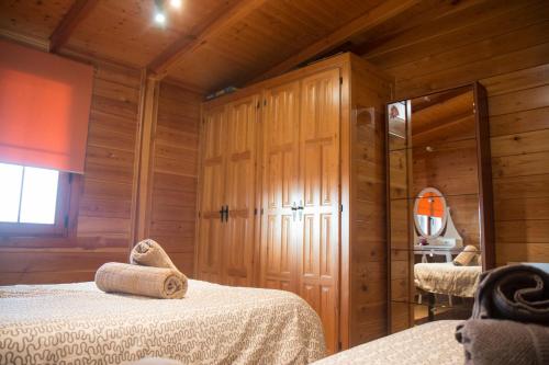 Wood House Close Beach tesisinde bir odada yatak veya yataklar
