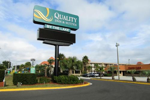 a sign for an authority inn and suites by the lake at Quality Inn & Suites Kissimmee by The Lake in Orlando