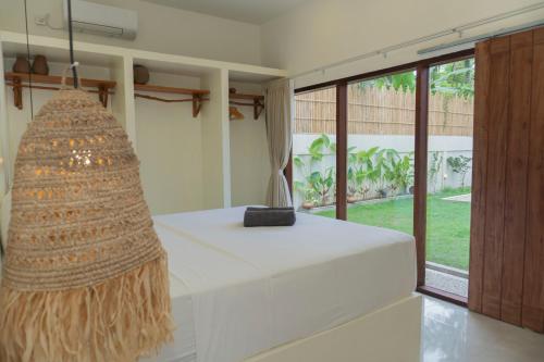 Una cama o camas en una habitación de Nuralya Villa 3 Bedroom with Private pool