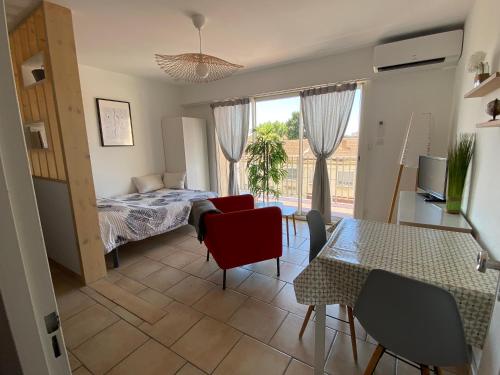 Studio climatisé Résidence Le Galilée avec terrasse proche des remparts