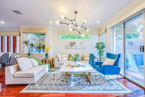 a living room with couches and a table at StayAU Pakenham Townhouse with Lakeview in Pakenham