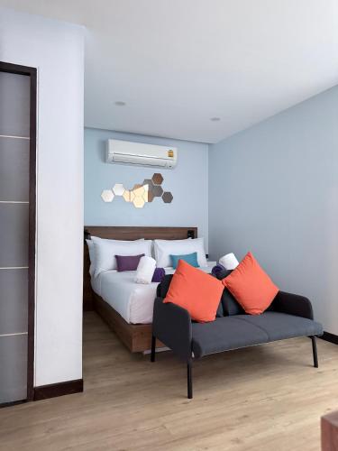 Postel nebo postele na pokoji v ubytování Chaweng Villawee Hotel