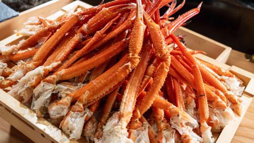 a pile of carrots in a box on a table at Motosu Phoenix Hotel in Fujikawaguchiko