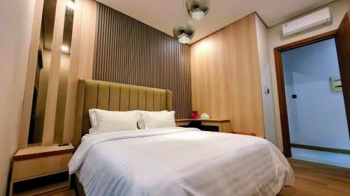 Ένα ή περισσότερα κρεβάτια σε δωμάτιο στο The Lux 5BR Villa Vimala Hills