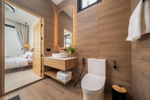 Ένα μπάνιο στο Staylar Pool Villas - Bangtao