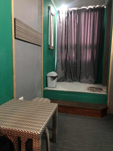 Bilik mandi di Papabo Backpackers Mactan