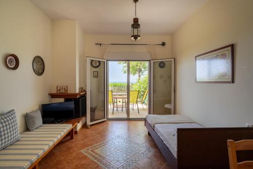Blue Pearl-Beachfront Maisonette