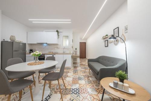 Ble Elia Thiseio Suite