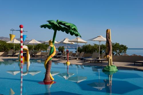 Atlantica Ocean Beach Resortの敷地内または近くにあるプール