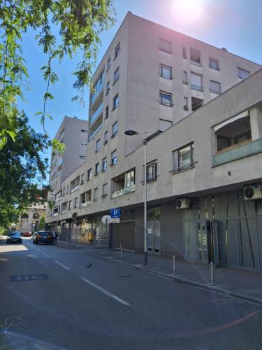 Noemi City Apartman