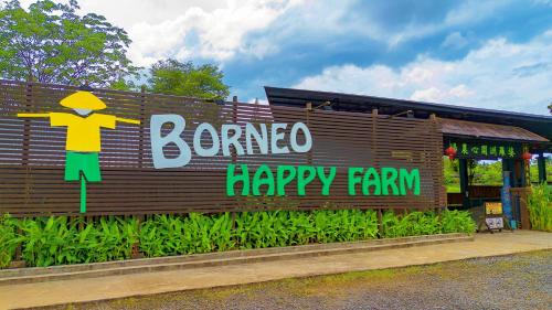 Sijil, anugerah, tanda atau dokumen lain yang dipamerkan di Borneo Happy Farm
