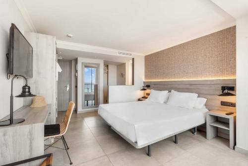 Ένα ή περισσότερα κρεβάτια σε δωμάτιο στο Hotel Metropol