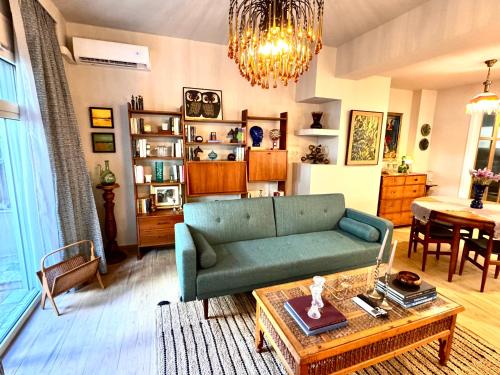 70's Vintage Hideaway Appartment