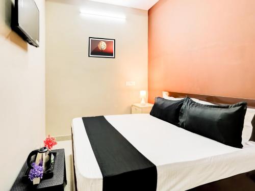 a bedroom with a bed and a television in a room at HOTEL O ORR RESIDENCY in Hyderabad