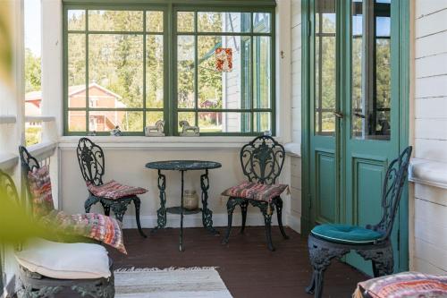 Skogsbrynet B&B, Bredsjö Nya Herrgårdにあるバルコニーまたはテラス