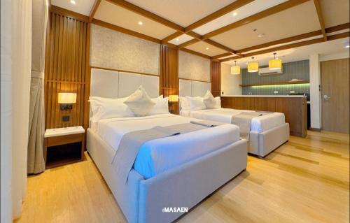 Cama o camas de una habitación en Downtown District Hotel