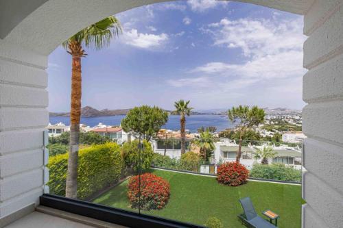 Stunning Villa with Private Pool and Luxuriest Views