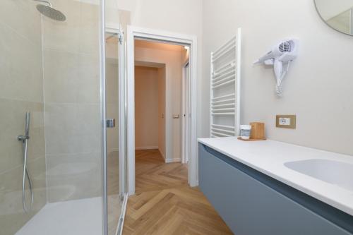 Koupelna v ubytování Gardaliva by the lake in Manerba del Garda