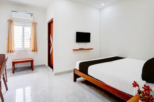 TV a/nebo společenská místnost v ubytování Hotel O AYODHYA RESIDENCY