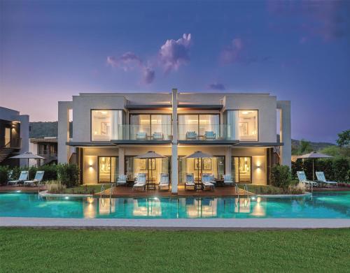 Bazén v ubytování Hilton Dalaman Sarigerme Resort & Spa nebo v jeho okolí