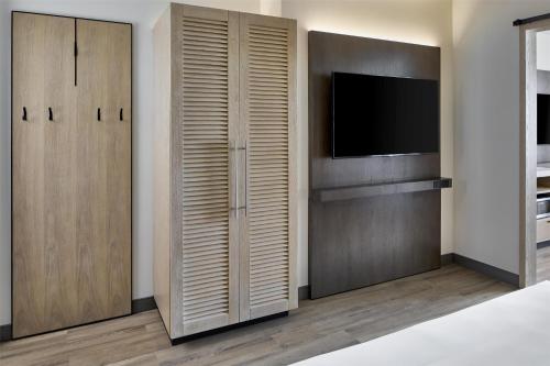 Cucina o angolo cottura di Embassy Suites By Hilton Gulf Shores Beach Resort