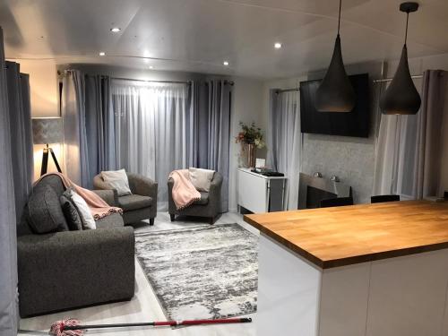 Khu vực ghế ngồi tại River Coquet Luxury Hot Tub Retreat