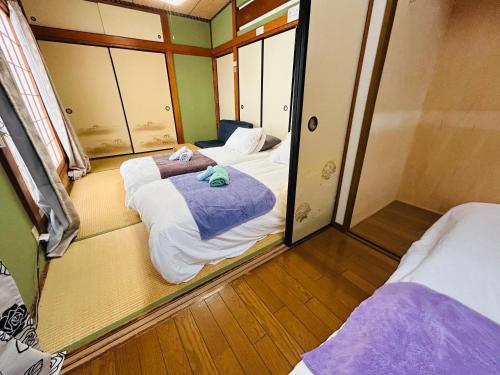 Entire House -3Showers &3Toilets Up to 11 Guests