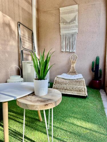 Studio sur le port de Hyères - à 2min des plages, Clim & Balcon