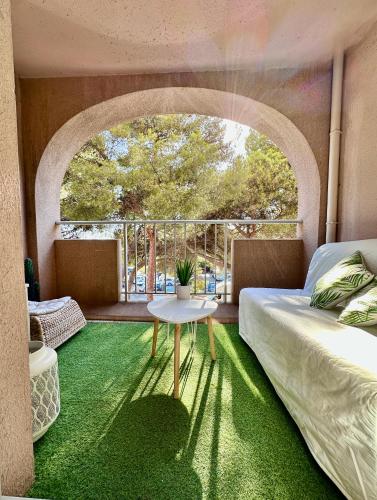 Studio sur le port de Hyères - à 2min des plages, Clim & Balcon