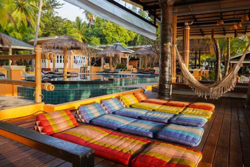 Piscina de la sau aproape de The Hideaway Pariya Haad Yuan Ko Pha-ngan