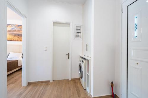 Ένα ή περισσότερα κρεβάτια σε δωμάτιο στο Garden View Apartment Poseidonas