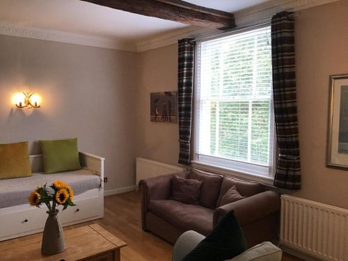 Khu vực ghế ngồi tại Libbard house