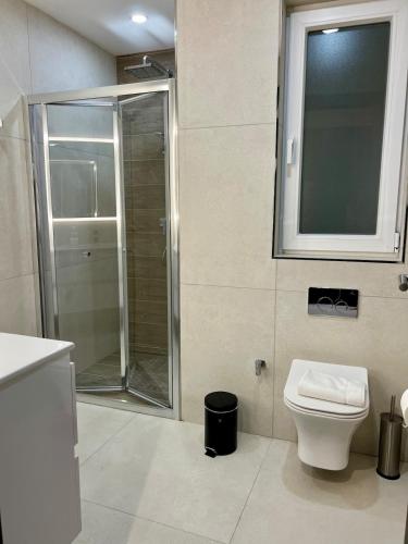 Sea View Modern Apartmentにあるバスルーム